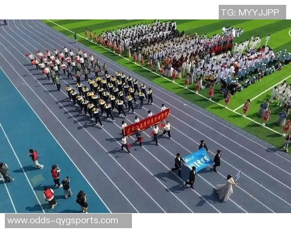 郑州大学足球队奋勇争先展现青春风采助力校园文化建设与体育发展